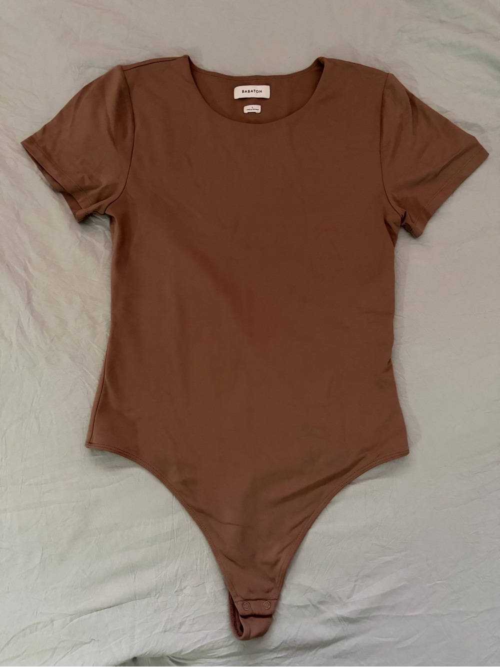 Aritzia Babaton Contour Crew Short Sleeve Thong Bodysuit Brown Size L